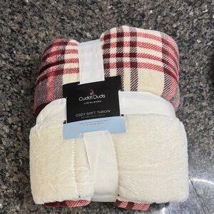Cuddl Duds Reversible Plaid Throw in Red and Cream NEW